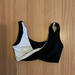 Black and White Women's Sprts Bra - size xs